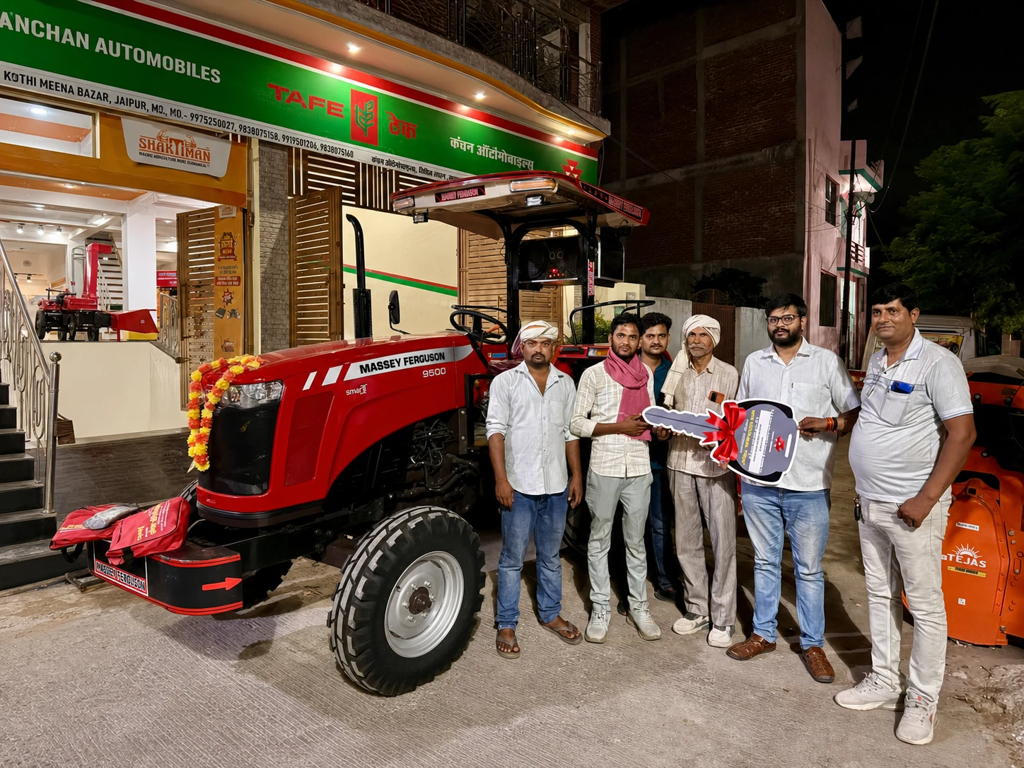 Massey Ferguson tractor delivery by Kanchan Automobiles in Fatehpur